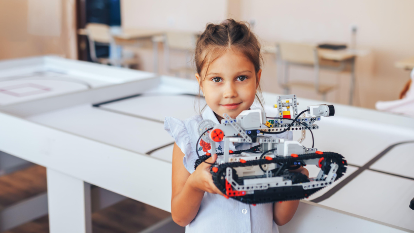 No século XXI, Gustavo Morceli destaca a robótica educacional como ferramenta-chave para formar estudantes mais ativos, criativos e protagonistas do próprio aprendizado.