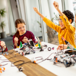Gustavo Morceli analisa como a robótica educacional estimula autonomia, pensamento crítico e protagonismo estudantil no século XXI.