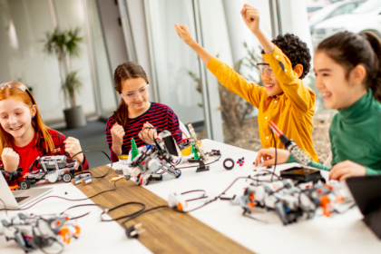 Gustavo Morceli analisa como a robótica educacional estimula autonomia, pensamento crítico e protagonismo estudantil no século XXI.