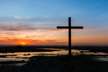 Jose Eduardo De Oliveira e Silva apresenta a liturgia como escola de fé e beleza, moldando mente, coração e gestos dos fiéis.